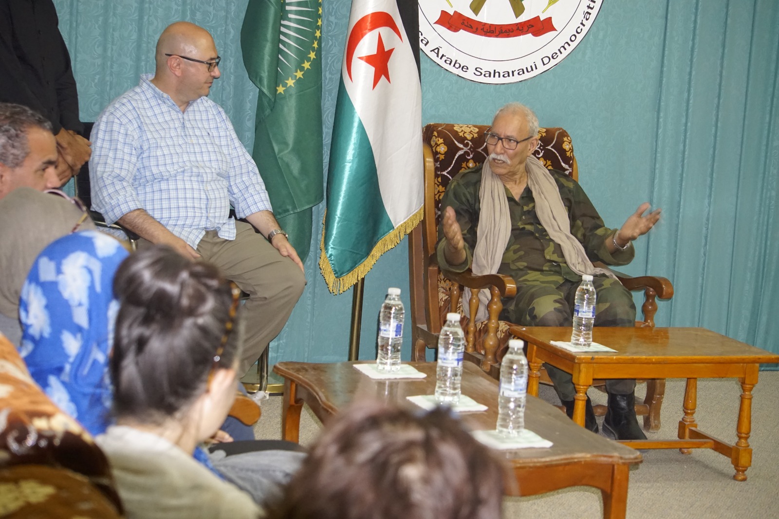 Presidente brahim gali recibe delegaciones en el Primer foro Internacional de Intercambio Cultural por la Paz Brahim Gali DELEGACIONES EXTRANJERAS , FORO INTERNACIONAL CULURAL
