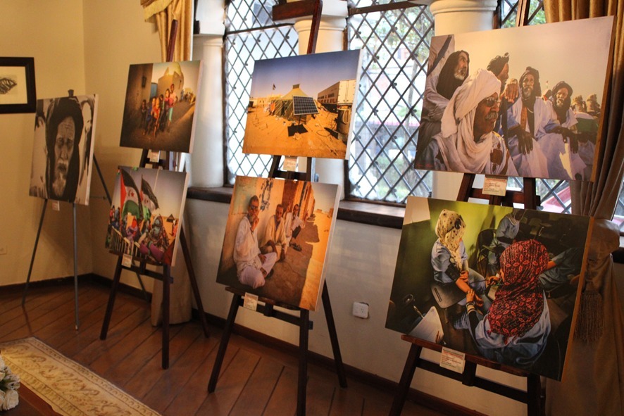 exposición fotográfica “Exiliados en la arena "en Academia Diplomática Ecuador exposición “Exiliados en la arena”,