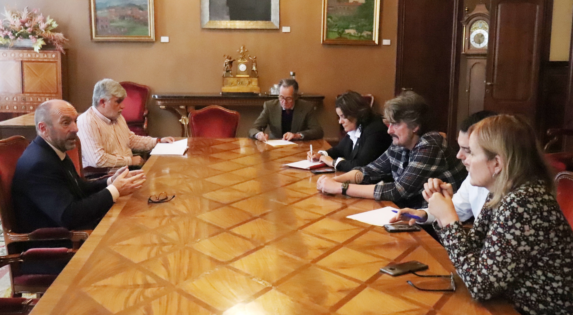 Se constituye en el Parlamento de Asturias el Intergrupo Parlamentario Paz y Libertad para el Pueblo Saharaui Se constituye en el Parlamento de Asturias el Intergrupo Parlamentario Paz y Libertad para el Pueblo Saharaui