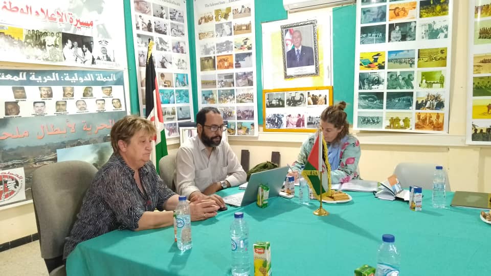 Ministro de Información con Natividad Lopez de Muniain -presidenta de Euskal Fondoa y la responsable de Unidad Especial de Coordinación para el Sáhara Occidental الوفد الباسكي