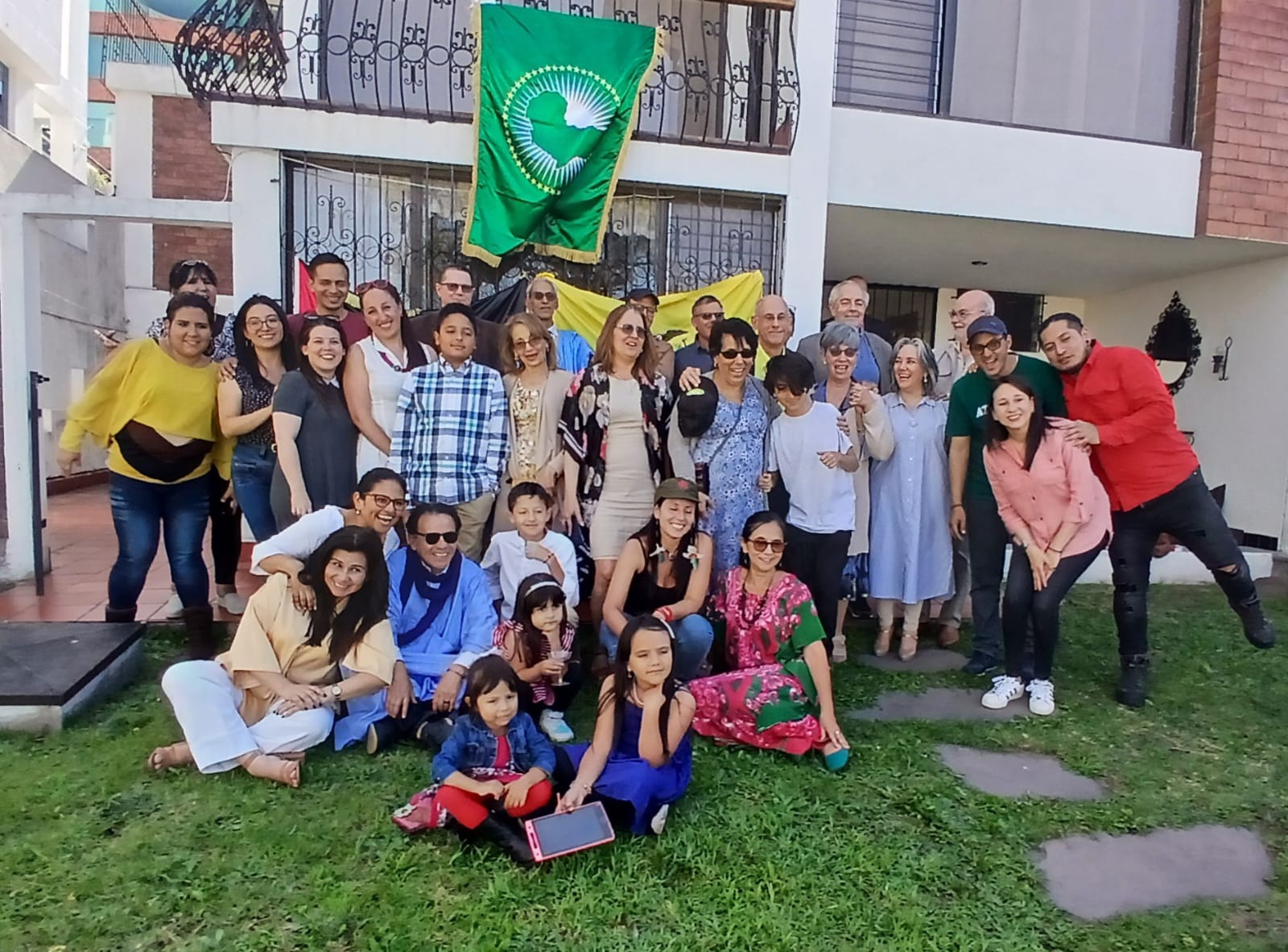 un encuentro de amistad y solidaridad en la sede de la embajada saharaui con diplomáticos amigos, dirigentes sociales y políticos Embajadas Saharaui en Ecuador
