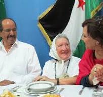 Nora durante su visita a los Campamentos de Refugiados Saharauis Nora con Mohamed Abdelaziz, expresidente de la RASD y SG del POLISARIO