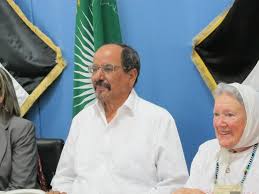 Nora con el expresidente Mohamed Abdelaziz en mayo del 2015 La icono de los derechos humanos Nora Cortiñas
