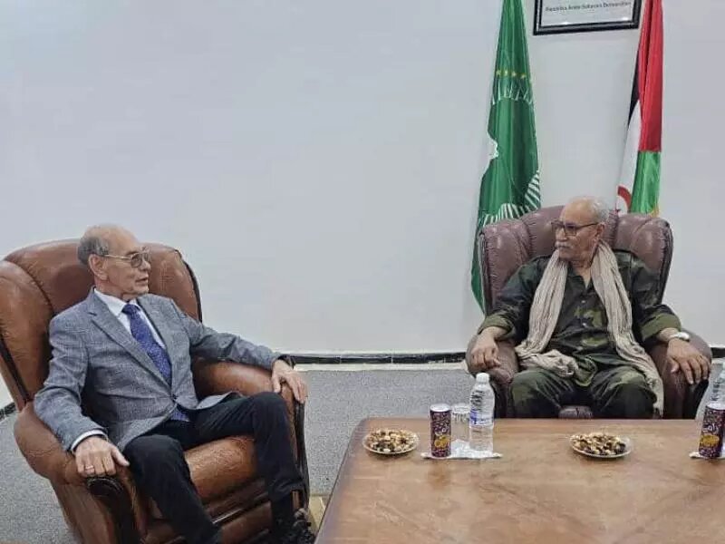 El Embajador Valerian Shuvaev con el Jefe de estado saharaui en los Campamentos Encuentro Valerian Shuvaev con Brahim Gali en los Campamentos de Refugiados Saharauis