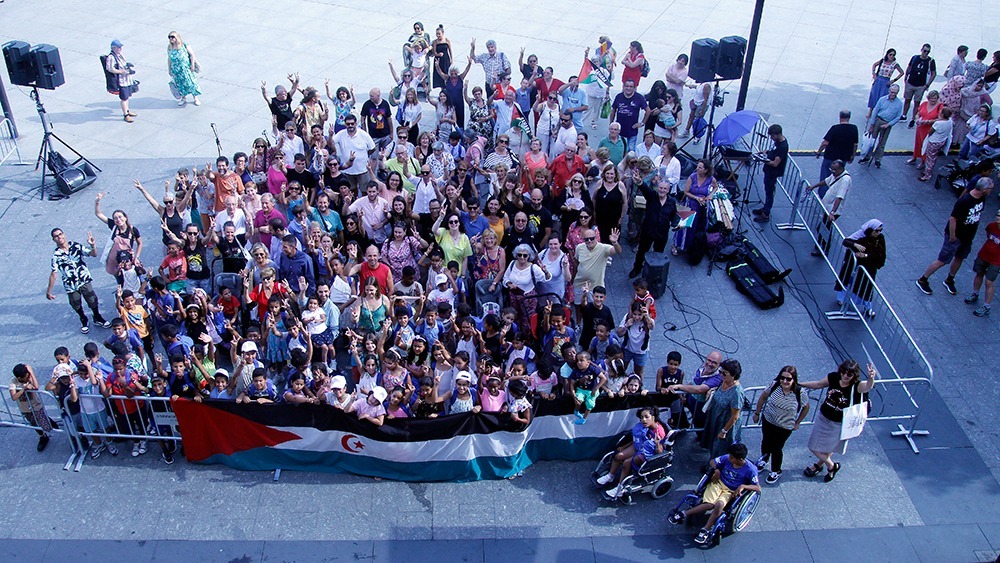 Concentración para exigir libertad y la independencia del Sáhara Occidental convocantes Cantabria por el Sáhara y Alouda Cantabria