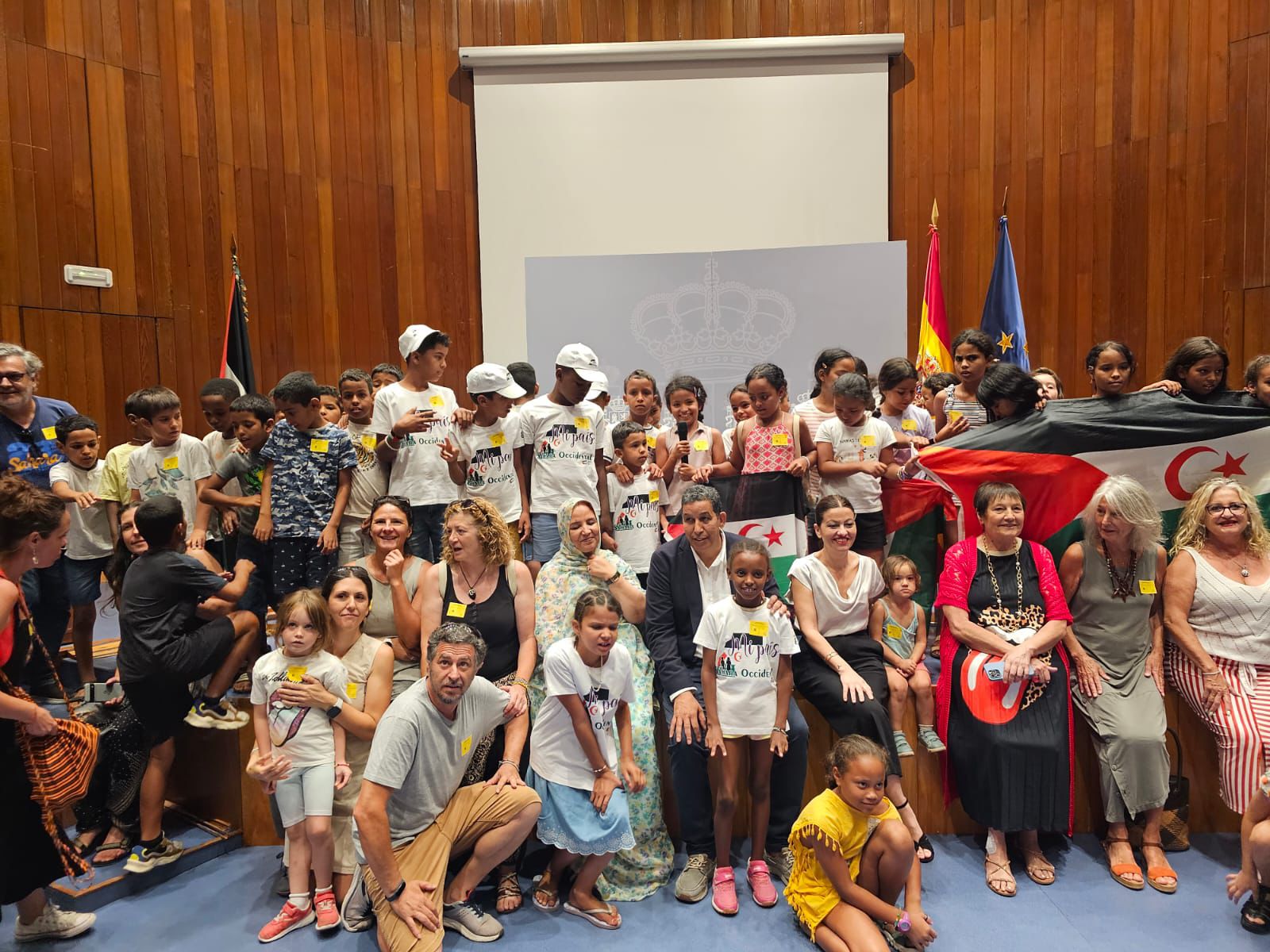 Como gesto de apoyo a la lucha saharaui, la ministra de Juventud e Infancia de España recibe a los pequeños embajadores saharauis del programa “Vacaciones en Paz” Como gesto de apoyo a la lucha saharaui, la ministra de Juventud e Infancia de España recibe a los pequeños embajadores saharauis del programa “Vacaciones en Paz”