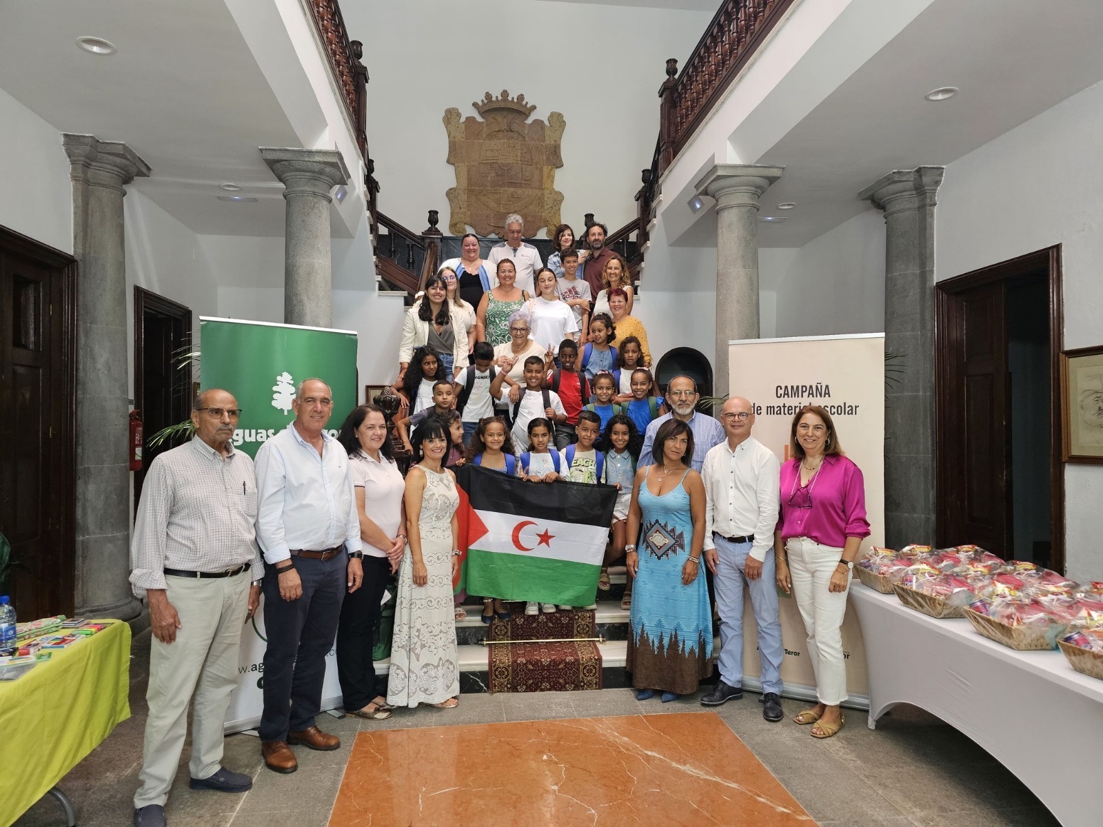 autoridades municipales canarias reciben menores saharauis en el marco del PvP Ayuntamiento de TEROR