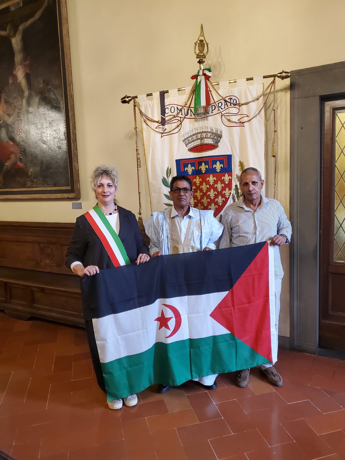 Chiara Bartalini con el Alcalde de Bir Lehlu y el Representante del Frente en Toscana Chiara Bartalinicon Moha,ed Nafee y Abdallahe Bucheiba