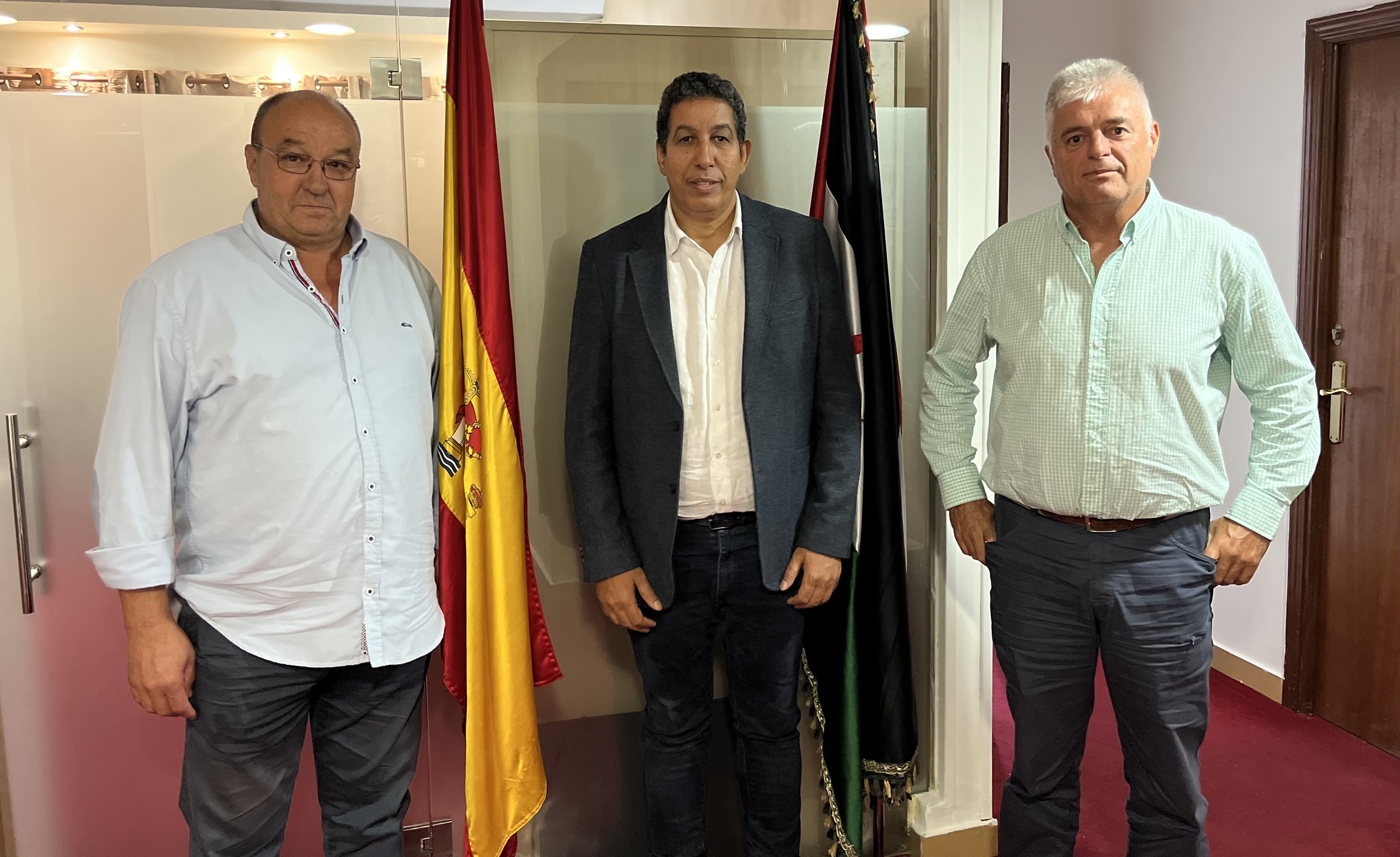 El Frente POLISARIO y "Unión de Uniones" se coordinan para frenar el expolio de los recursos saharauis y proteger a los agricultores europeos tras el fallo del TJUE El Frente POLISARIO y "Unión de Uniones" se coordinan para frenar el expolio de los recursos saharauis y proteger a los agricultores europeos tras el fallo del TJUE