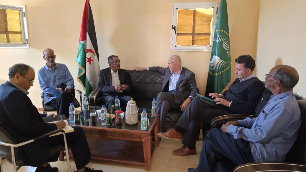 الوزير و المفوض الوزير و المفوض