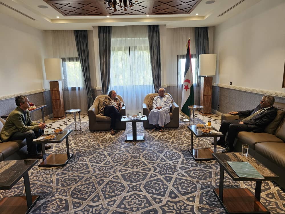 Brahim Gali recibe -estaban Silva y el al Dr. Pablo Sepúlveda Allende, nieto del expresidente chileno Salvador Allende y presidente de la Fundación Latinoamericana Dr. Salvador Allende. Encuentro Brahim Gali con simpatizantes chilenos con la causa saharaui