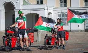 Los Dos activistas suecos solidarios con la causa saharaui, Benjamin Ladraa y Sanna Ghotbi, parten de Argel rumbo los Campamentos en Bicicleta Benjamin Ladraa y Sanna Ghotbi, p