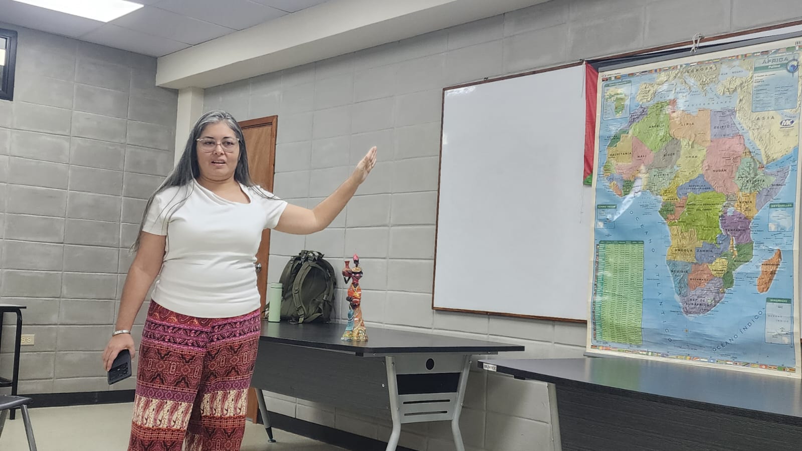 Prof. Clory León, Coordinadora de Integración Socioeducativa del Eje Cacique Mara y Docente Adscrita al CESYC Homenaje a los presos políticos de Gdeim Izik