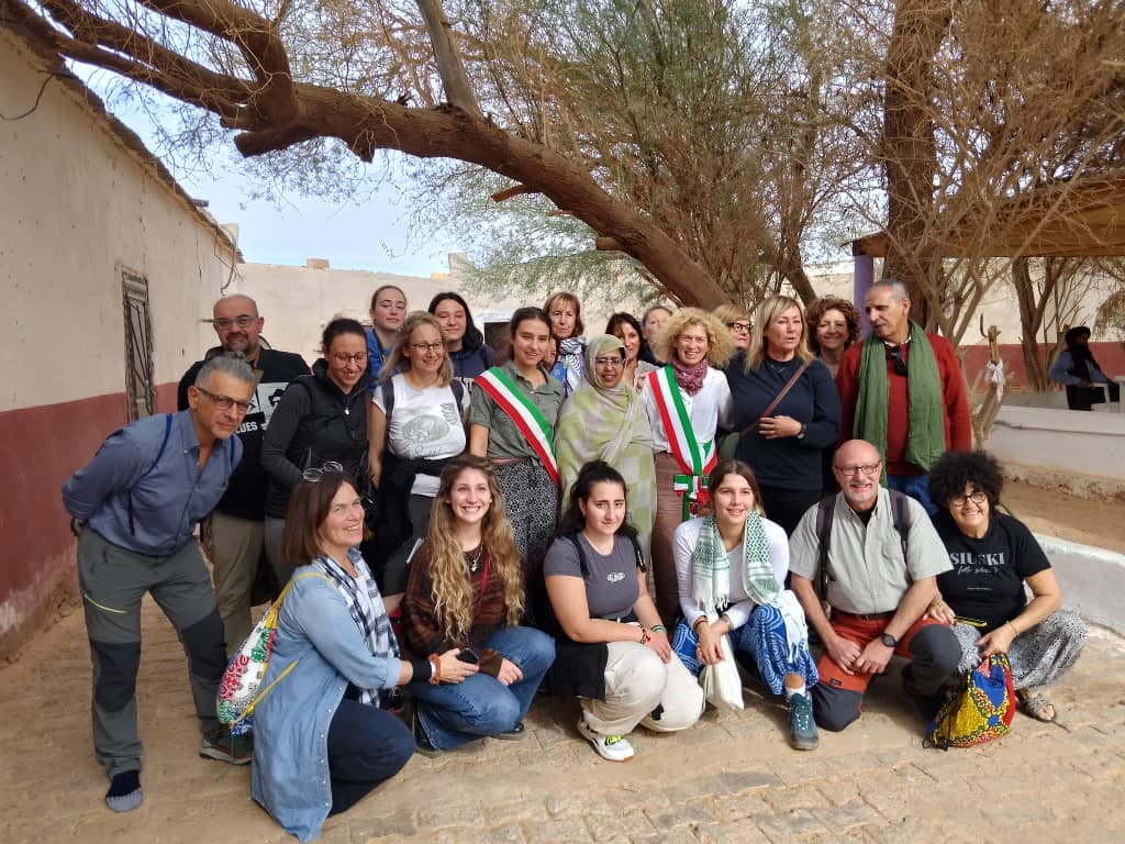 Delegación de la Región Italiana de Toscana visita los Campamentos de Refugiados Saharauis Delegación de la Región Italiana de Toscana visita los Campamentos de Refugiados Saharauis