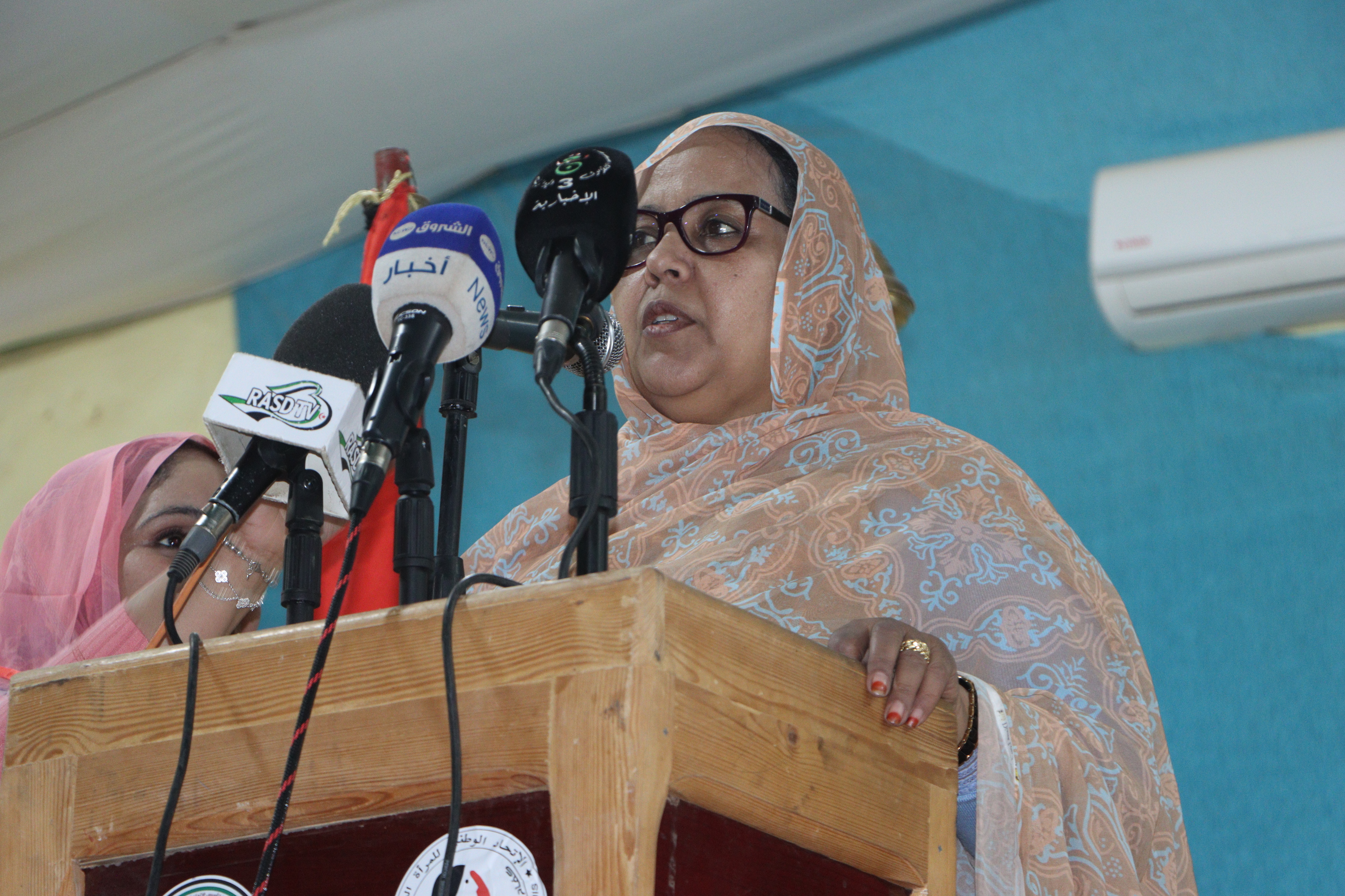 Chaba Seini SG de la UNMS pronuncia discurso en Cincuentenario de la UNMS 50 Aniversario de la Unión Nacional de Mujeres Saharauis