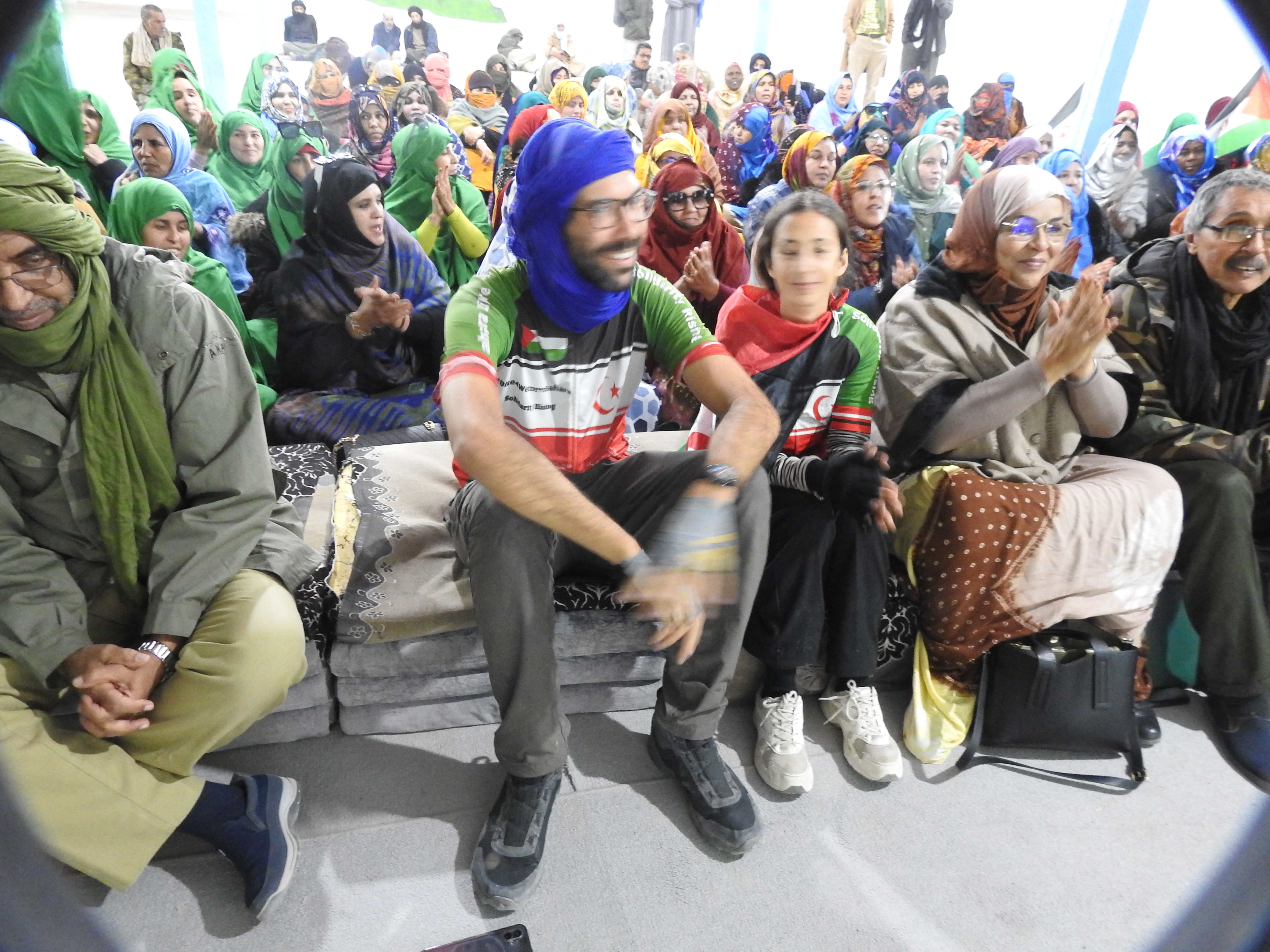 Los ciclistas y activistas suecos solidarios con la causa saharaui, Benjamin Ladraa y Sanna Ghotbi Benjamin Ladraa y Sanna Ghotbi