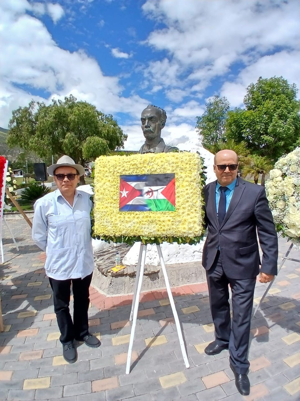 Asociación Ecuatoriana de Amistad con el Pueblo Saharaui (AEAPS) participa en conmemoración del 172º aniversario del natalicio del héroe nacional cubano, José Martí, , asiste al acto por el conmemoración del 172º aniversario del natalicio del héroe nacional cubano, José Martí,