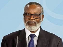Sam Shafiishuna Nujoma ,uno de los fundadores de la SWAPO y padre de Namibia Sam Shafiishuna Nujoma , expresidente de Namibia
