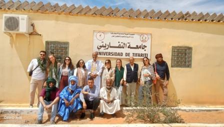 profesores y estudiantes de la Universidad de Sevilla en los Campamentos Universidad de Tifariti