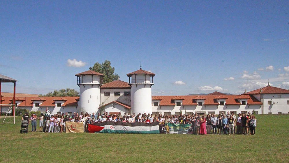 regreso de un grupo de menores saharauis a los campamentos tras concluir sus vacaciones en Paz en cantabria Vacaciones en Paz