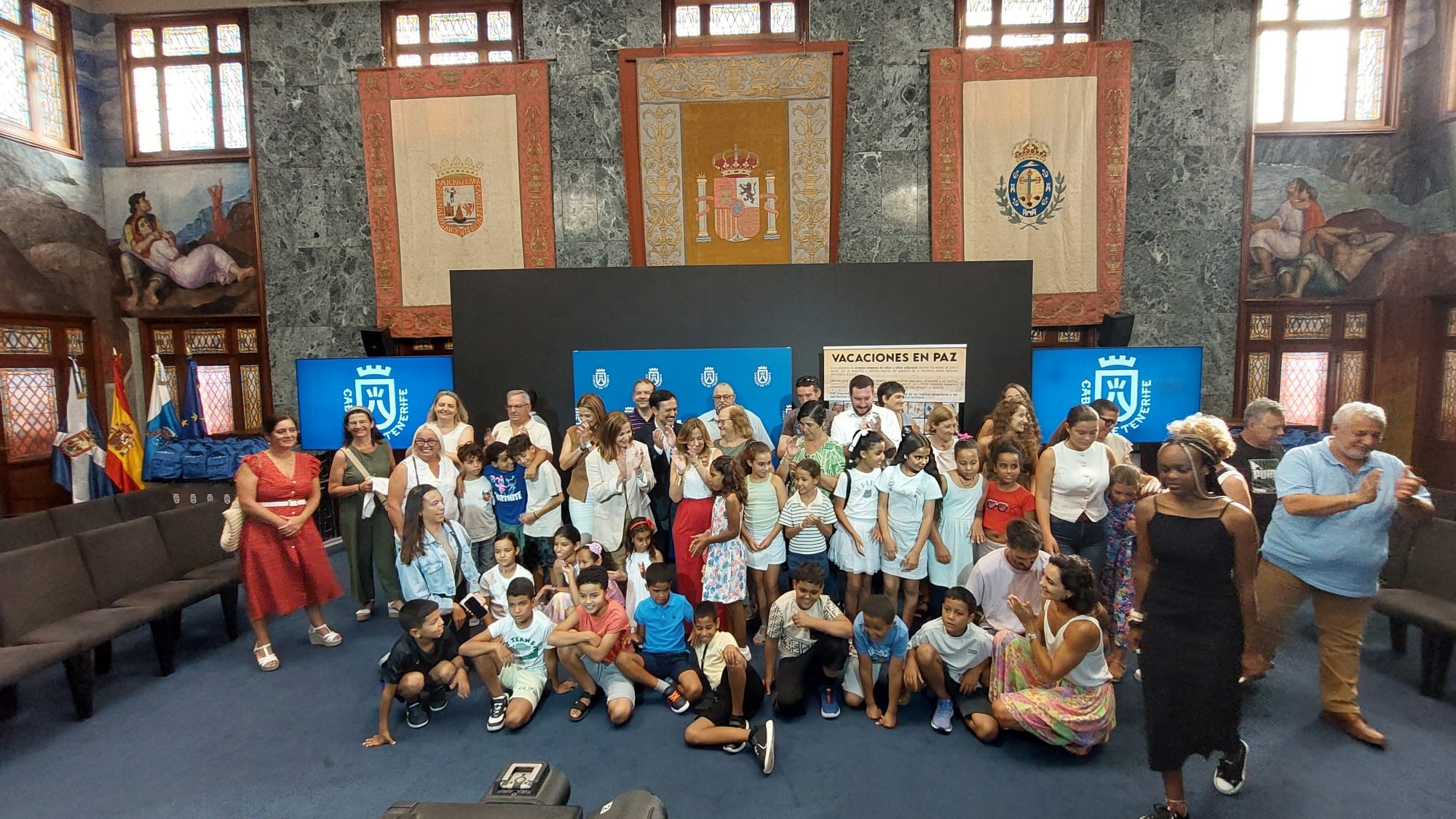 Cabildo de Tenerife y Parlamento de Canarias reciben a niños y niñas del Programa Vacaciones en Paz 2025 Vacaciones en Paz