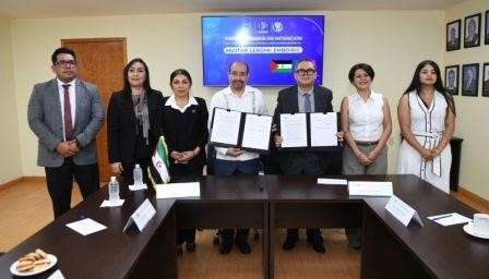 embajador saharaui en México con intelectuales chiapanecos en el estado de Chiapas. embajador saharaui en México en el estado de Chiapas.