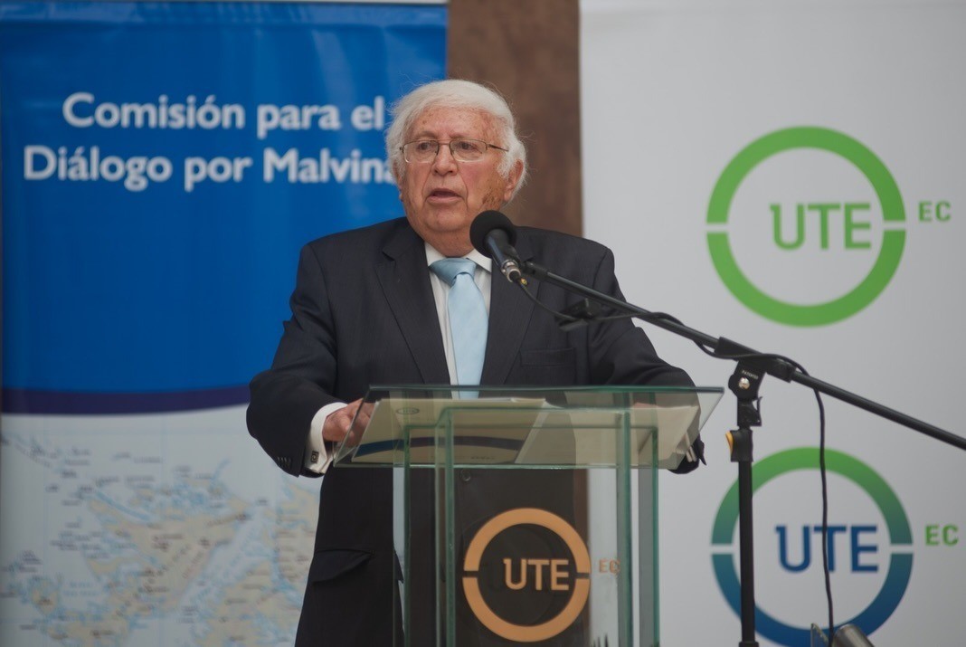 Las Islas Malvinas y el Sáhara Occidental, dos territorios autónomos pendientes de descolonización, en debate académico en la Universidad UTE de Ecuador