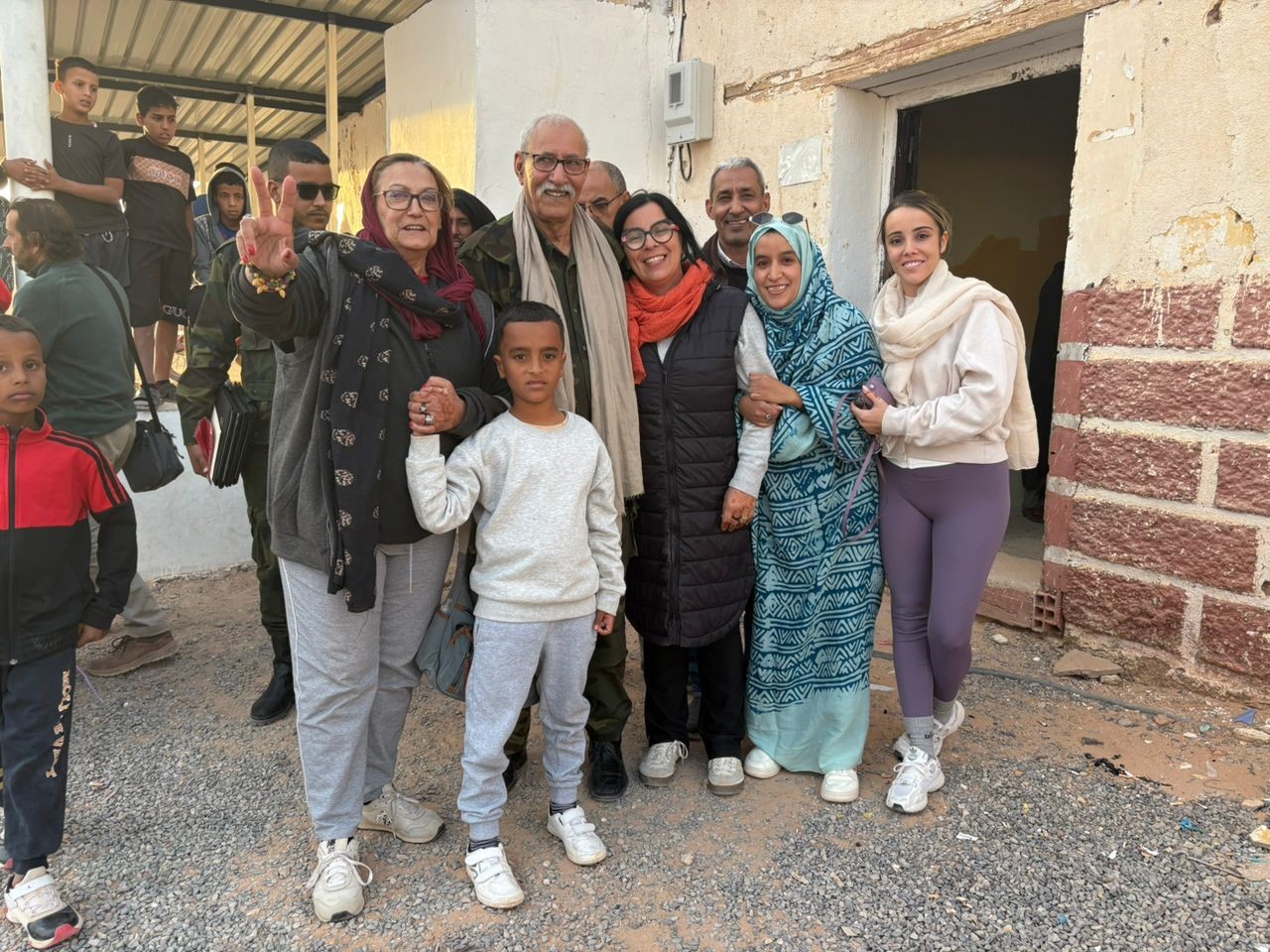 Concluyó delegación del Movimiento Solidario de Extremadura, visita a los Campamentos de Refugiados Saharauis Concluyó delegación del Movimiento Solidario de Extremadura, visita a los Campamentos de Refugiados Saharauis