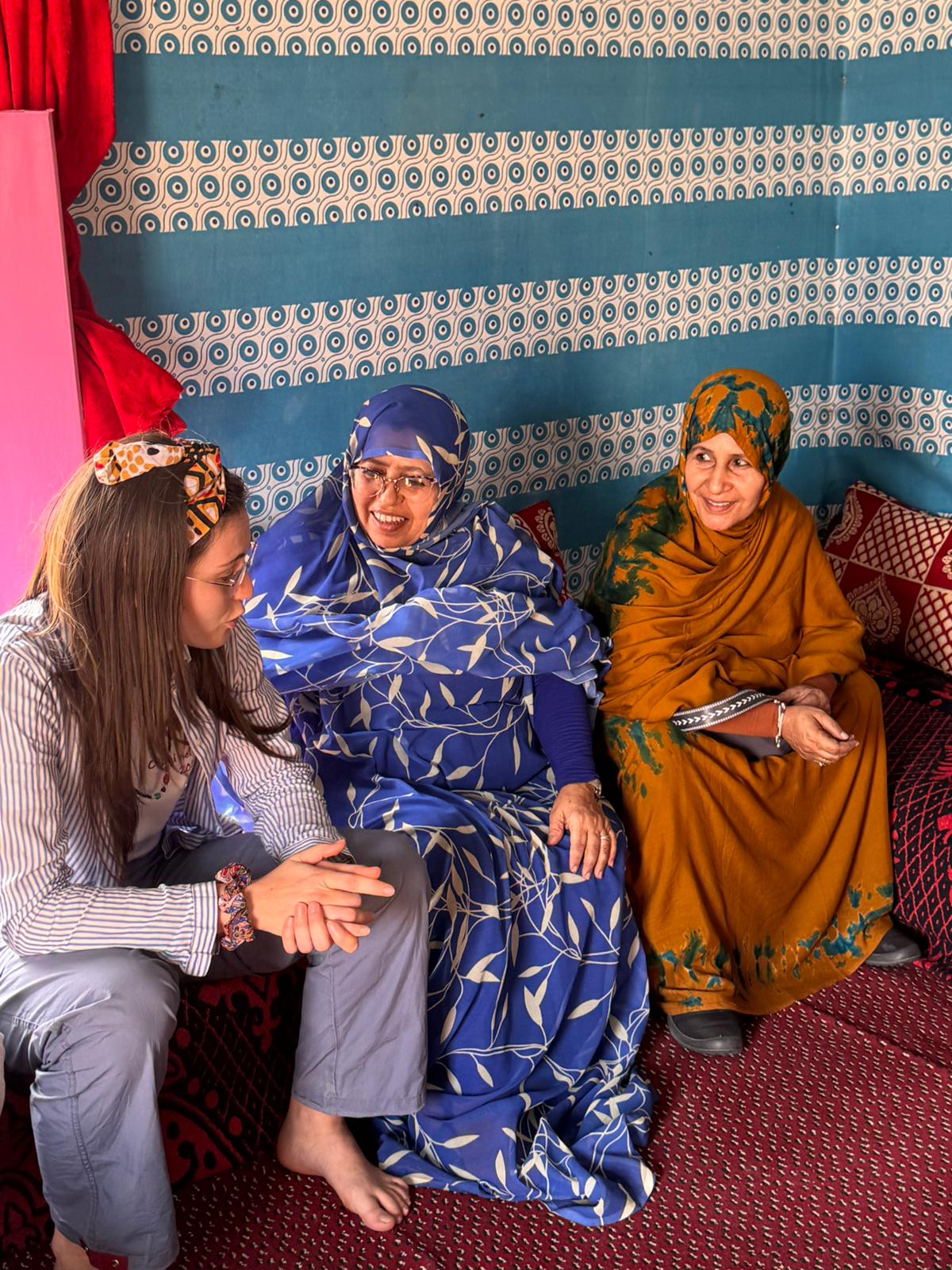 La Gobernadora de la Wilaya de Auserd con integrantes de la misiòn