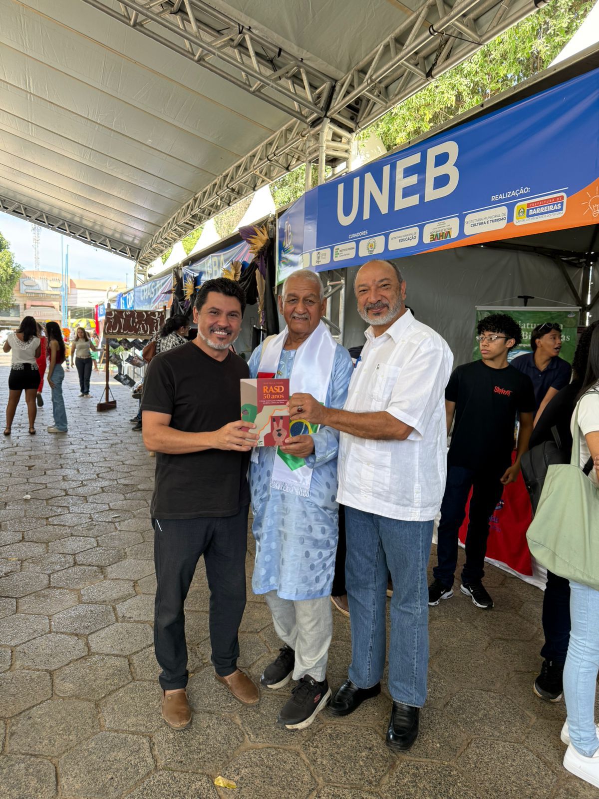 lanzamiento del libro sobre la lucha del pueblo saharaui libro de temàtica saharaui