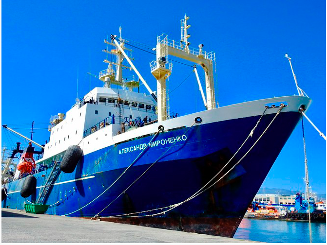 Marruecos y buques extranjeros saquean recursos pesqueros saharauis
