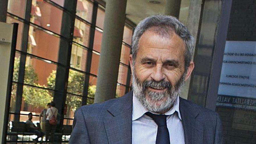 Felipe Briones Vives, Fiscal de la Fiscalía del Tribunal Supremo de España (Sección de lo Penal) Felipe Briones Vives, Fiscal de la Fiscalía del Tribunal Supremo de España (Sección de lo Penal)
