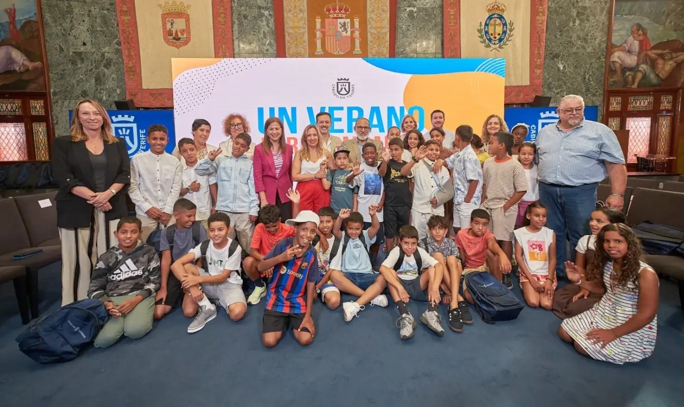 Canarias recibe a pequeños embajadores saharauis en medio de un ambiente estival humanitario y recreativo Canarias recibe a pequeños embajadores saharauis en medio de un ambiente estival humanitario y recreativo