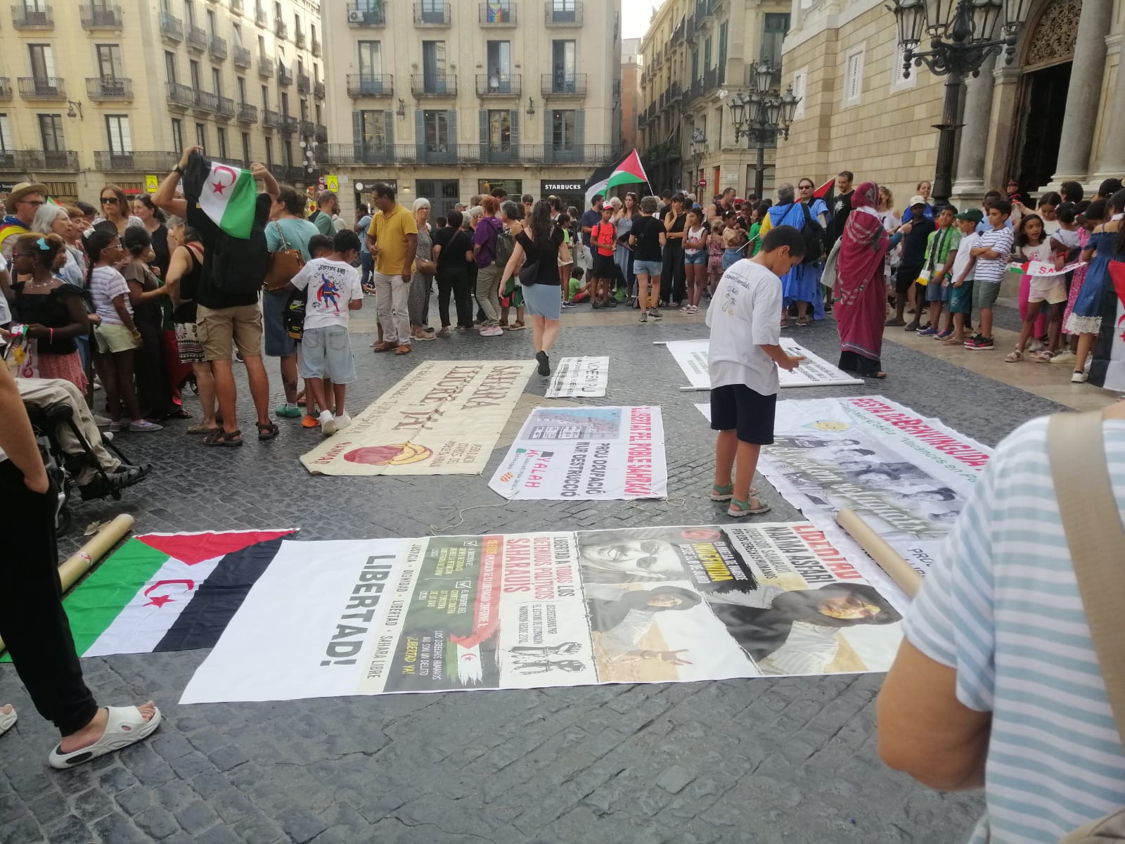 Concentración en Cataluña en solidaridad con el preso saharaui El Naama Asfari y exige la intervención internacional Concentración en Cataluña en solidaridad con el preso saharaui El Naama Asfari y exige la intervención internacional