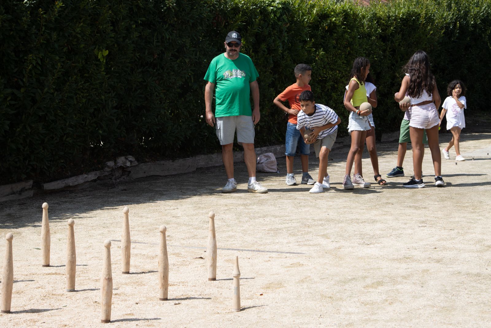 menores saharauis practican los bolos, deporte tradicional y símbolo cultural de Cantabria los bolos, deporte tradicional y símbolo cultural de Cantabria