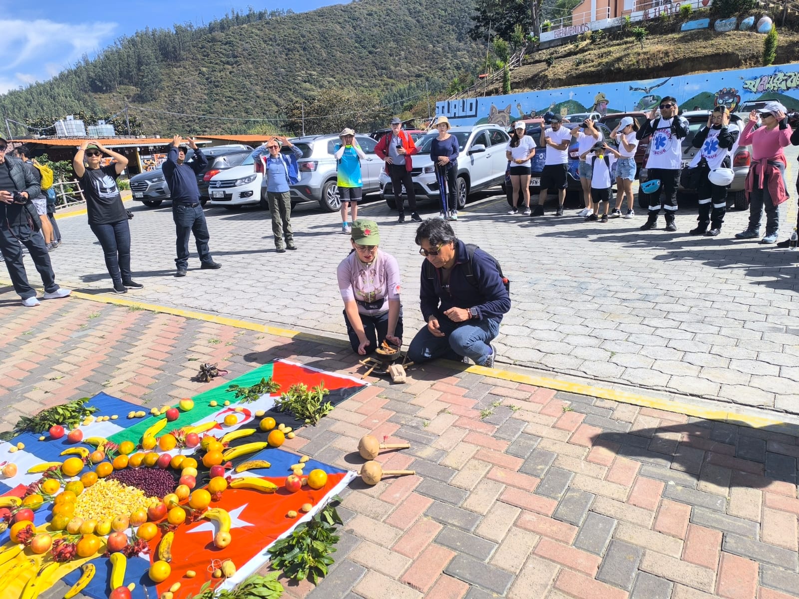 Solidarios con Cuba y el Sáhara Occidental ascienden a volcán Ilaló