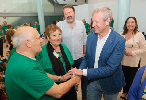 Alfonso Rueda recibe a los niños saharauis de Vacaciones en Paz