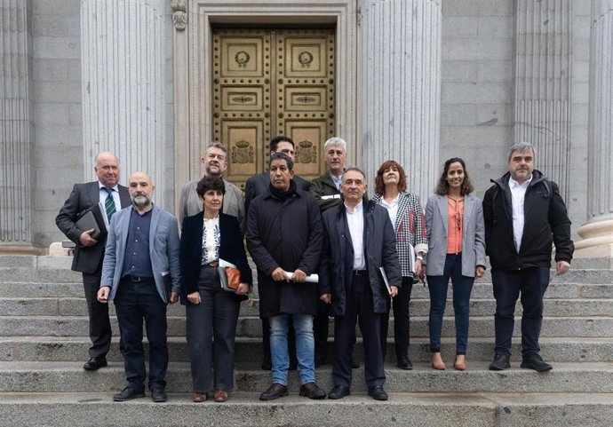 Sumar, el PP y socios del Gobierno exigen a Sánchez recuperar el apoyo al Sáhara que abandonó hace justo tres años Miembros del integrupo del Congreso sobre el Sáhara