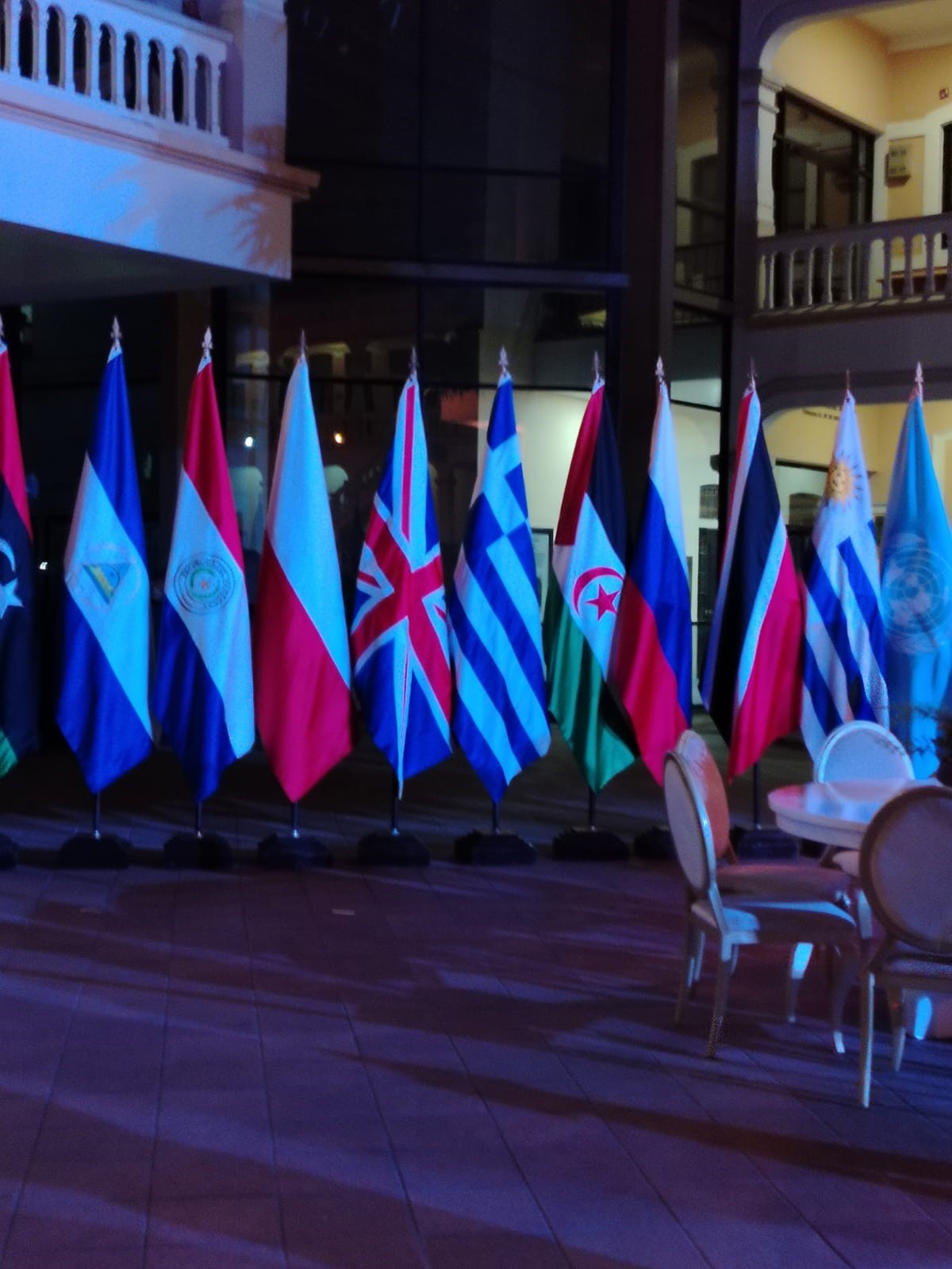 La Cuatricolor entre las banderas en el Acto